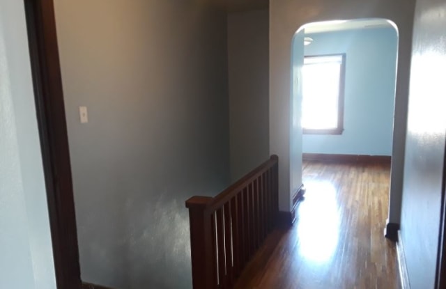 1111 Jefferson St. C - 1111 Jefferson Street, Jefferson City, MO 65101