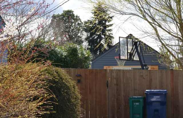 West Seattle - Studio Home with Yard photos photos