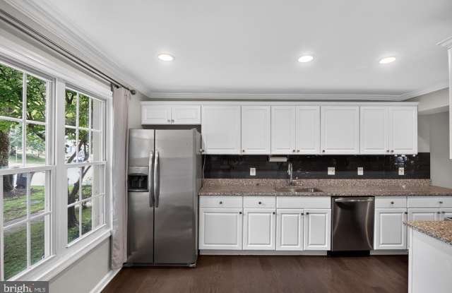 6176 MARTINS LANDING Court Gallery 4