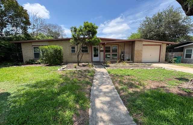 318 Sprucewood photos photos