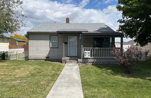 2 Bed 1 Bath Home w/ Huge Shop For Rent!!! photos photos