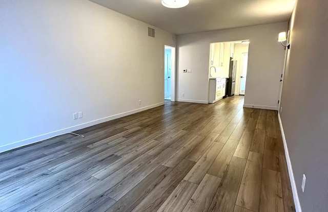 419 South Rexford Drive - UNIT 3 Gallery 2