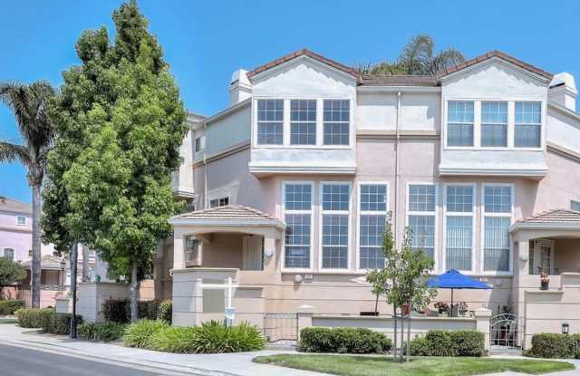 $3,190 - GORGEOUS REMODELED TOWN HOME IN THE HEART OF MILPITAS - 402 Terra Mesa Way, Milpitas, CA 95035