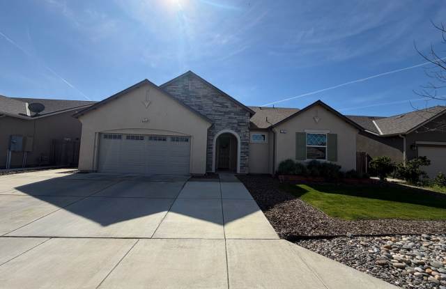 Adorable 3 Bedroom, 2 Bathroom Home in a Quiet North Hanford Neighborhood Gallery 3