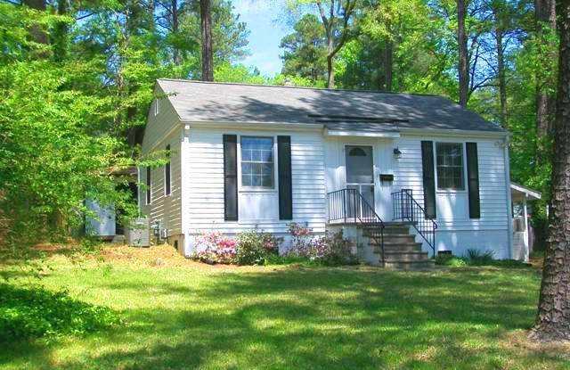 Lovely 2 bedroom home with hardwood floors, deck and sweet location in Chapel Hill photos photos