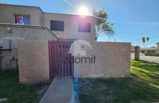 Charming 2-Bedroom Townhome Gallery 1