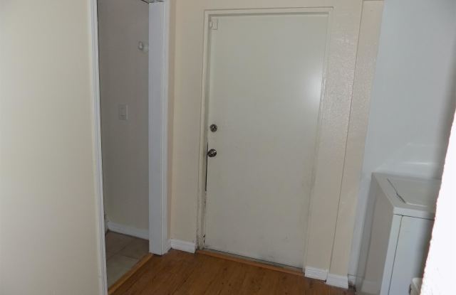 109 West Osborne Avenue Gallery 2
