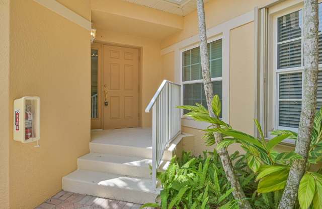 **Coach Home in Jonathans Bay - 3/2 + Den -  Water Views - 2 Car Garage** Gallery 3