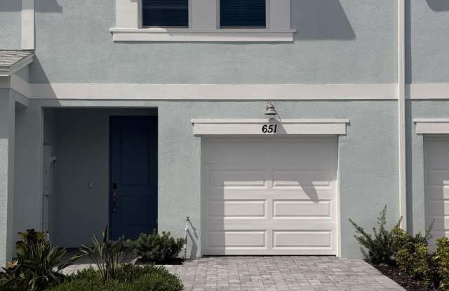 651 SALISBURY Circle Gallery 3