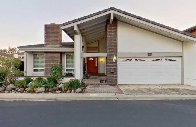 5022 Hemlock, Irvine: Spacious 2,000 sqft 3 Bed 2 Bath Single Family House! - 5022 Hemlock, Irvine, CA 92612