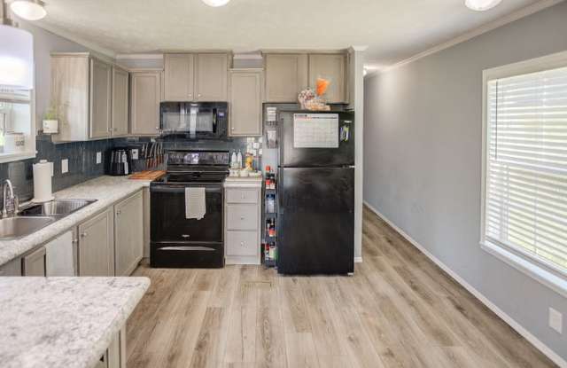 26 Coachlight Trailer Park Gallery 2