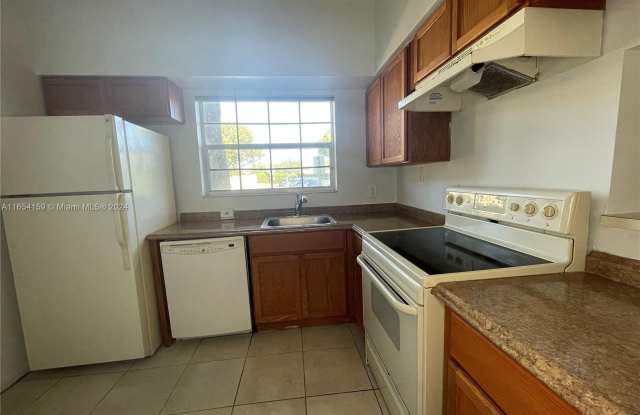 640 Cypress Club Way - 640 Cypress Club Way, Deerfield Beach, FL 33064