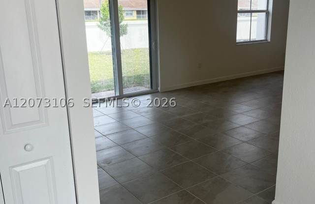 2625 SE 24th Ct Gallery 4