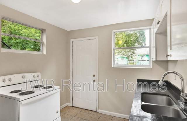 1530 21st St W #2 photos photos