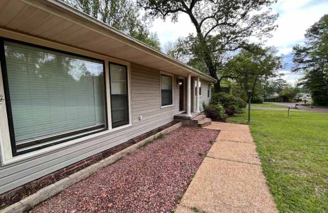 1207 Southdown Parkway - 1207 Southdown Parkway, Columbus, MS 39701 1207 Southdown Parkway - 1207 Southdown Parkway, Columbus, MS 39701