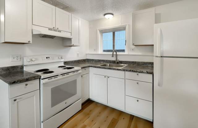 3637 Thompson Avenue - 2 photos photos