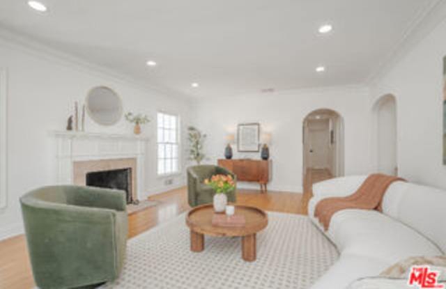 4712 Burnet Avenue Gallery 4