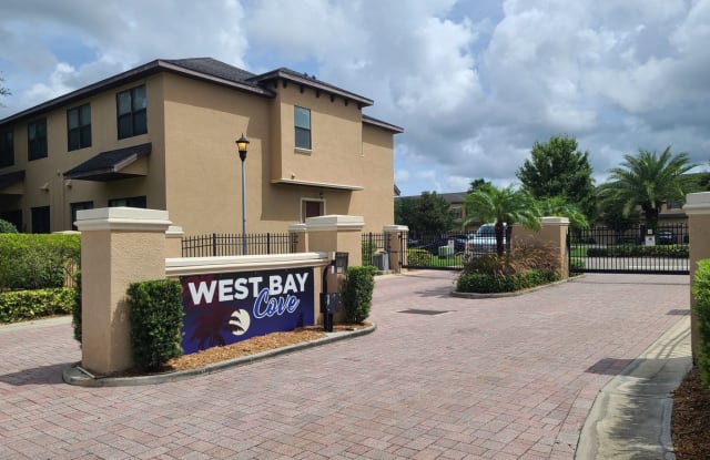 10223 Villa Palazzo Ct - 10223 Villa Palazzo Court, Town 'n' Country, FL 33615