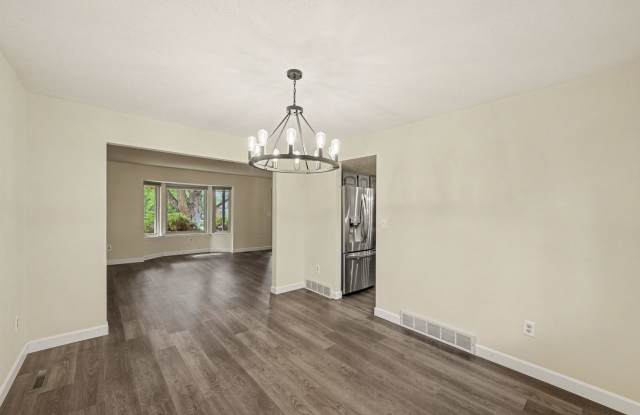 Highly Desirable 4 bed/ 4 bath with Indoor Pool - Available NOW Gallery 3