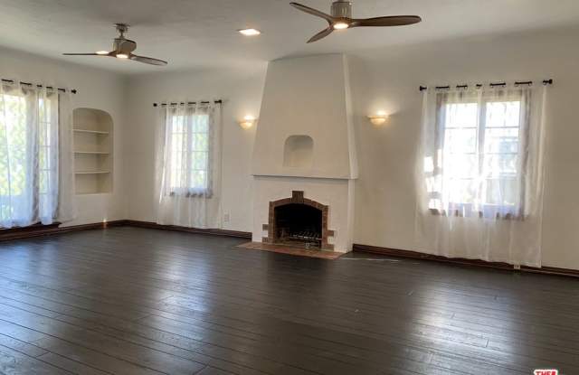 1433 REXFORD Drive Gallery 2