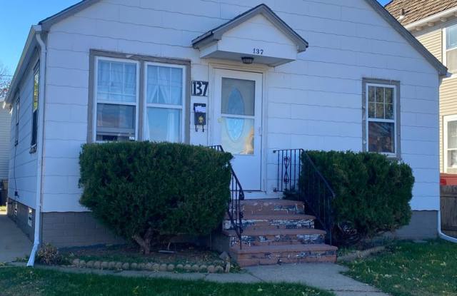 Charming Single Family House - 137 4th Avenue West, Dickinson, ND 58601