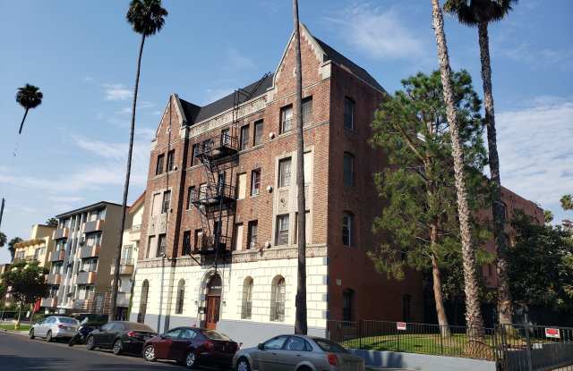 329 S Manhattan Pl - 329 South Manhattan Place, Los Angeles, CA 90020