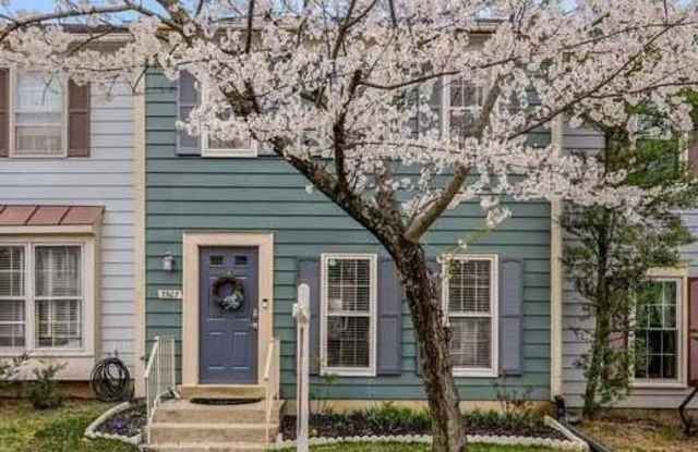 7420 HOUNDSBURY Court - 7420 Houndsbury Court, Hayfield, VA 22315