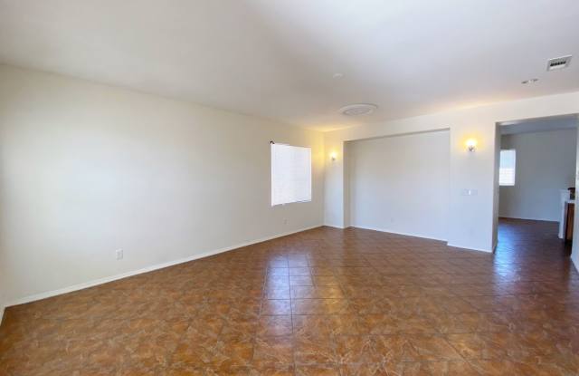 5 bed 4 bath + Loft Gallery 3