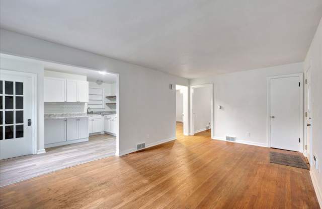 2 BED / 1 BATH HOUSE NEAR CAMPUS W/ CHARMING CHARACTER - 301 Hessel Boulevard, Champaign, IL 61820