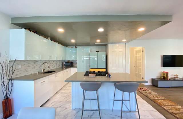 Stunning 3-bedroom, 2-bathroom coastal condo with Modern Custom Upgrades! photos photos