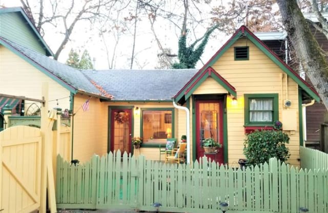 140 South 4th Street - 140 South 4th Street, Jacksonville, OR 97530