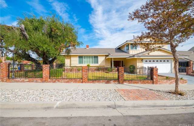 15295 La Belle Street Gallery 2
