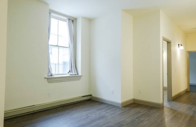 260 College Street, Unit 2 Gallery 3
