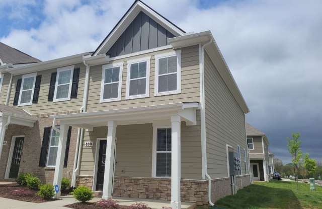 COMING SOON! Beautiful Townhome in Columbia minutes to I-65! - 800 Dallas Drive, Columbia, TN 38401