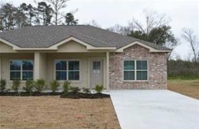 122 Village Oaks Boulevard - 122 Village Oaks Boulevard, Ponchatoula, LA 70454