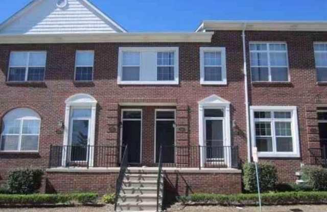14586 Vauxhall Drive Gallery 1