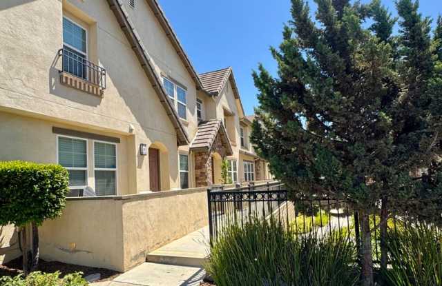 Remodeled Town home in Simi Valley - 1668 Heywood Street, Simi Valley, CA 93065