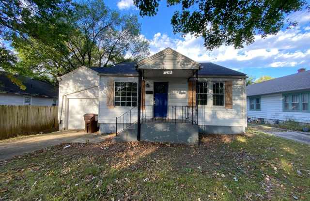 2 bed/1 bath, 850 sqft home! 917 N Grant Ave in Springfield MO. Gallery 1