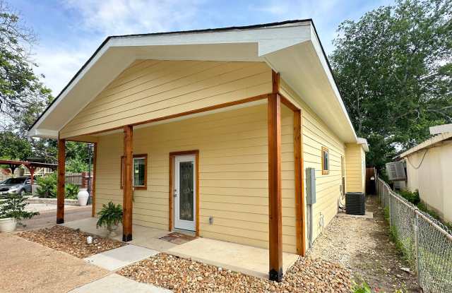 Gorgeous 1/1 Home Available for Immediate Move In! photos photos