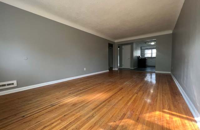 Beautiful 3 bedroom 2 bath + Den/office townhouse in Robbinsdale! photos photos