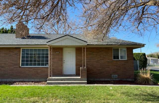 Cozy 2 Bedroom Duplex in Ephrata - 908 C Street Southwest, Ephrata, WA 98823