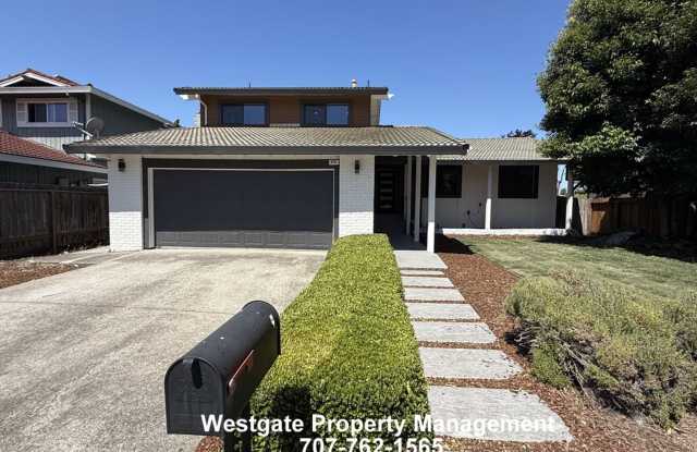 Beautifully Remodeled 4/3 Home in H Section - 678 Holly Ave photos photos