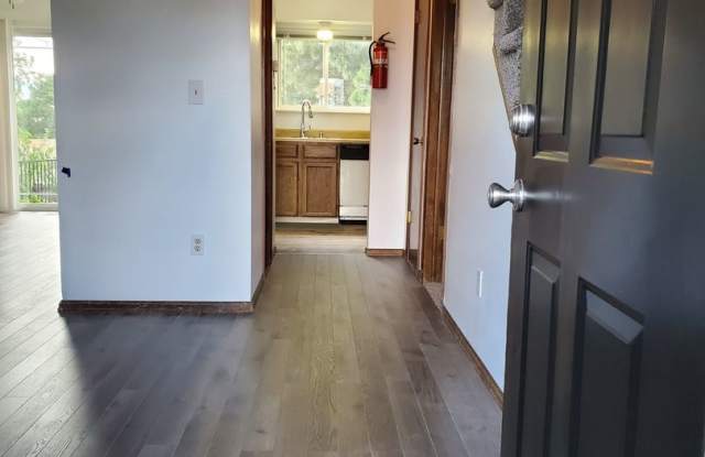 Townhome with 4 bedrooms, 2.5 bath Gallery 2