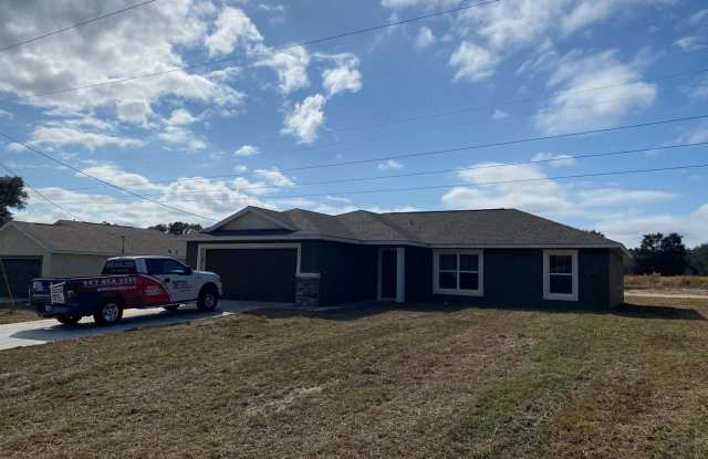 Custom Home - Desirable SE Ocala Neighborhood 3/2/2 **Won't Last** Gallery 3