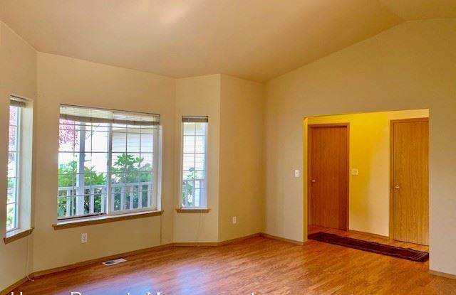 816 127th Street CT E Gallery 4