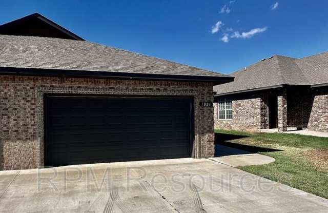 1826 Cypress Lane Gallery 3