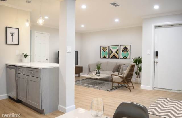 807 W 40th Unit 9 Gallery 2