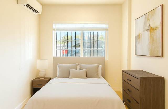 1171 N Wilton Pl photos photos