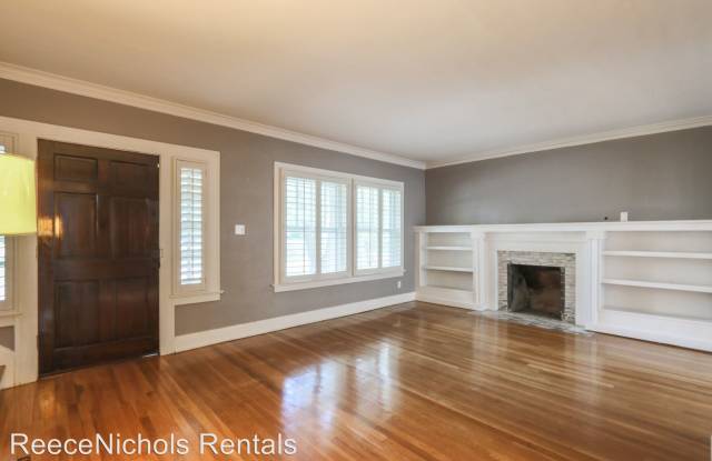 5906 Oak St. Gallery 2
