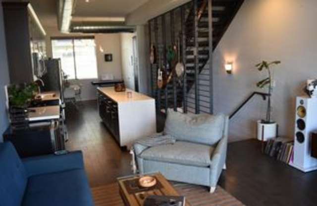 544 E Ames Pl Gallery 4